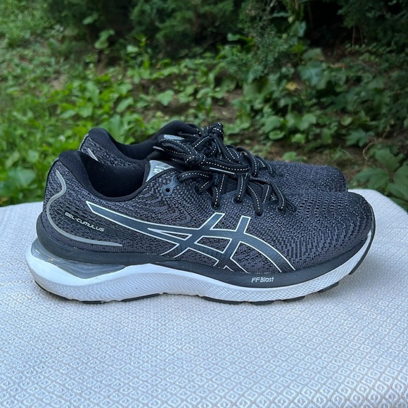 {ASICS} Women’s Gel-Cumulus 22 Running Sneakers - Picture 2 of 11